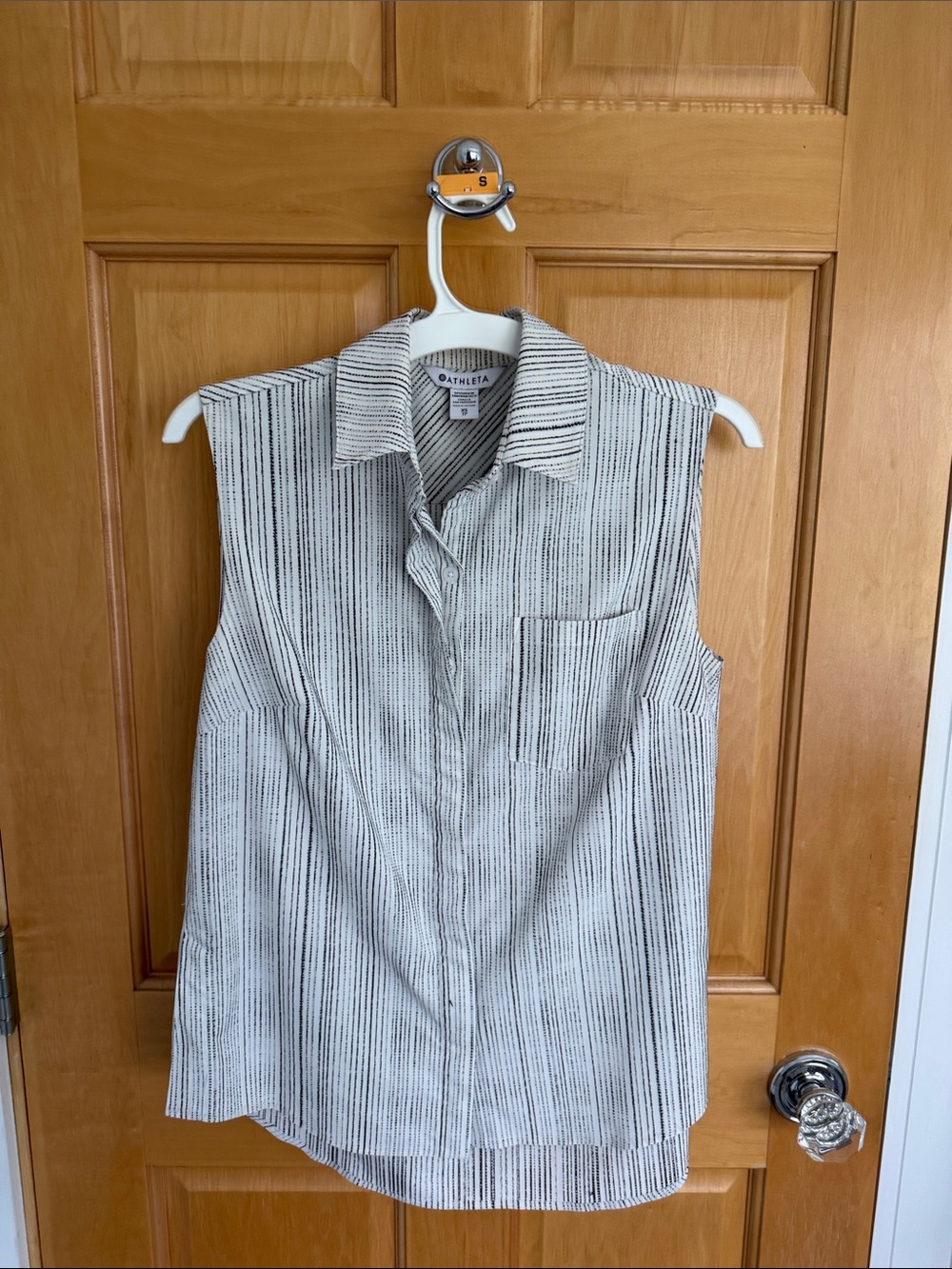 Athleta Black & White Sleeveless Striped Button-Up Blouse